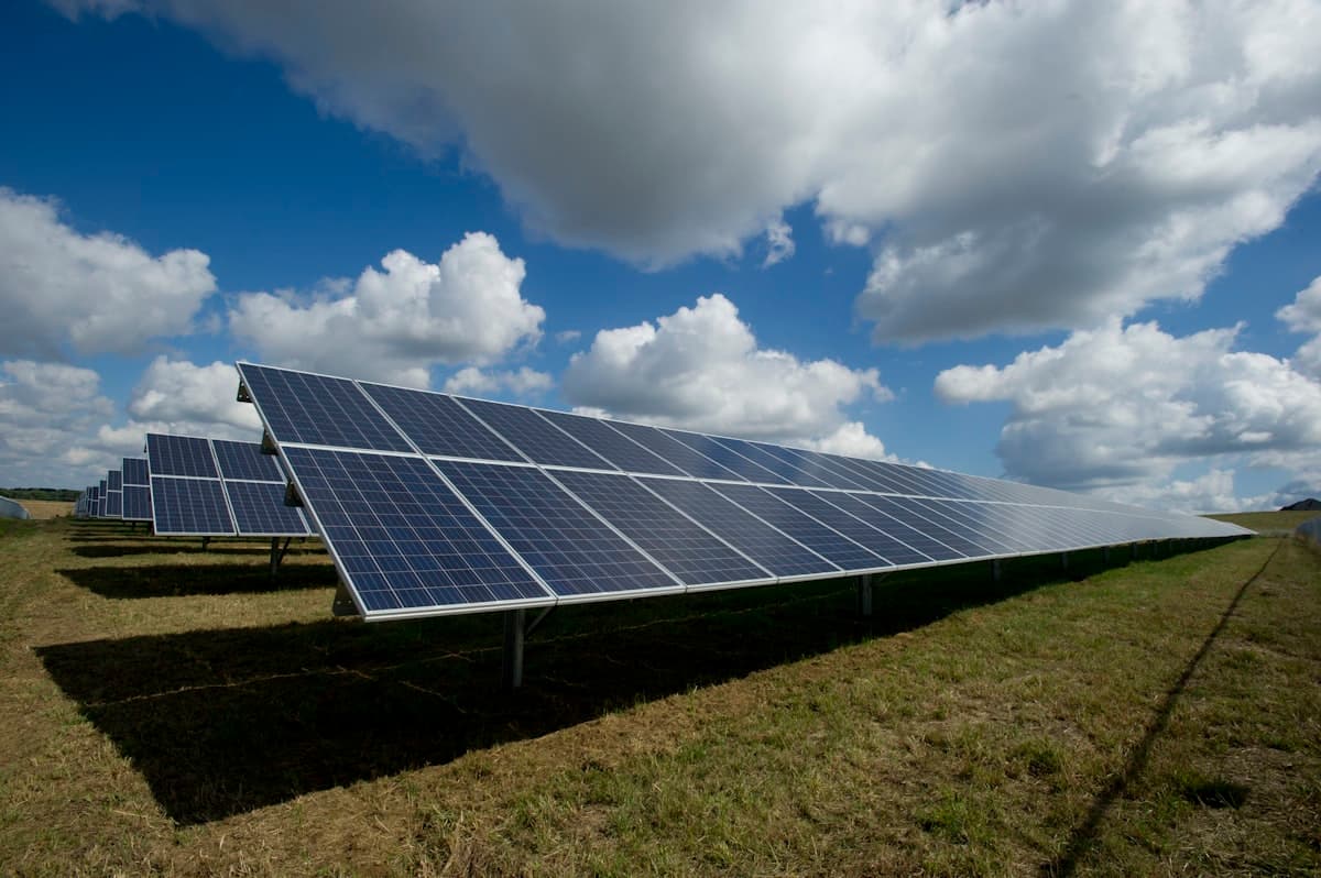Painéis solares — geração fotovoltaica
